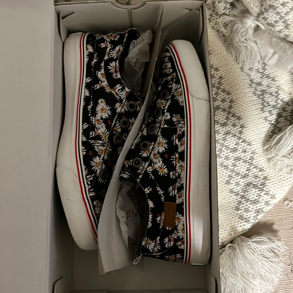 Blowfish Malibu daisy sneakers